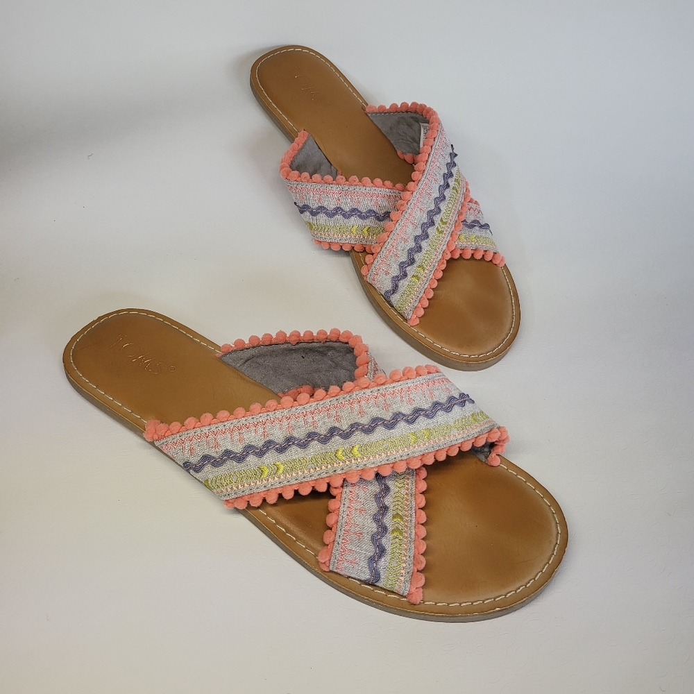 Toms Liv Crossover Womens Size 10 Flat Sandals with Embroidered Design